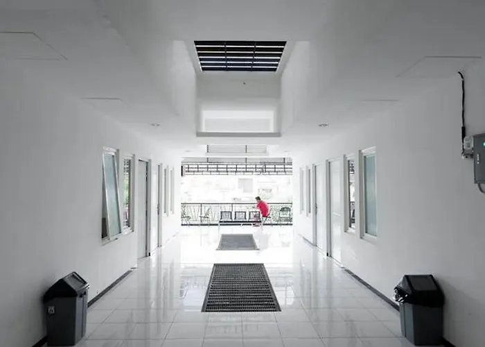 Reddoorz Near Plaza Simpang Lima