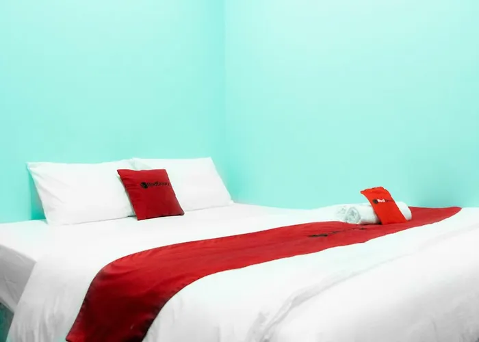 RedDoorz Near Gajah Mada Street